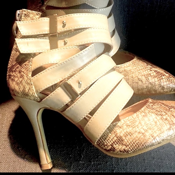 heart’s collection Shoes - Heart’s Collection brand new high heeled pumps size 6